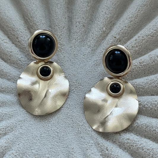 Aros Julieta Negro Baño de Oro 18K y Resina Negra