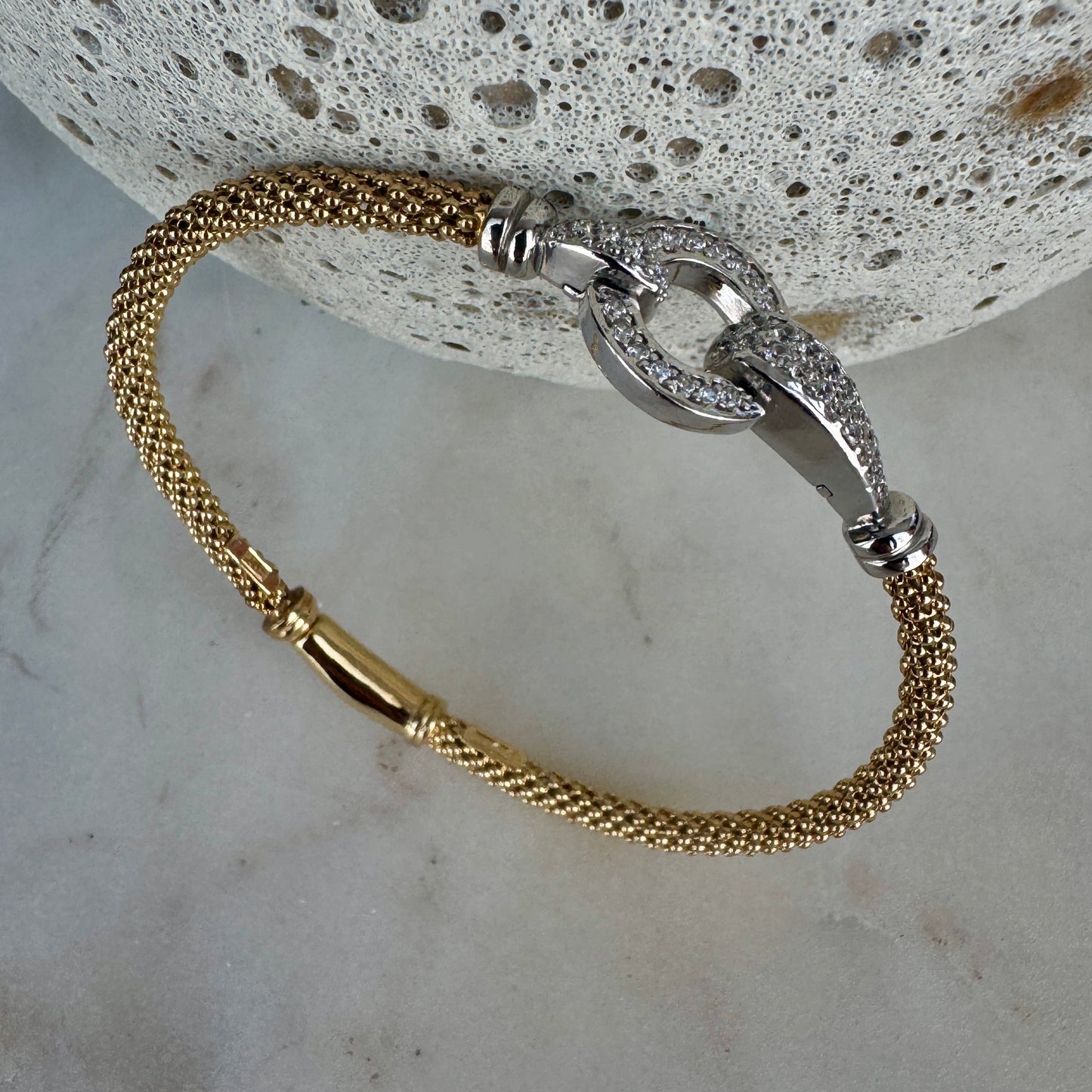 Brazalete Bari – Twist | Plata 925 con baño de oro 18K