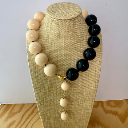 Collar Astra Negro Ivory Resina  - Hecho en Italia