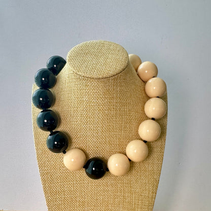 Collar Astra Negro Ivory Resina  - Hecho en Italia