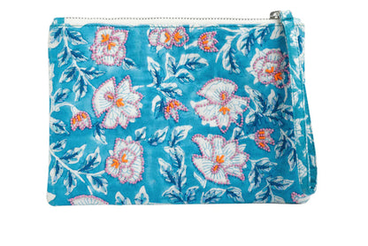 bolso tipo cluth bordado a mano, con cirerre y cristales tonos  turwuese de la marca Nam Josh