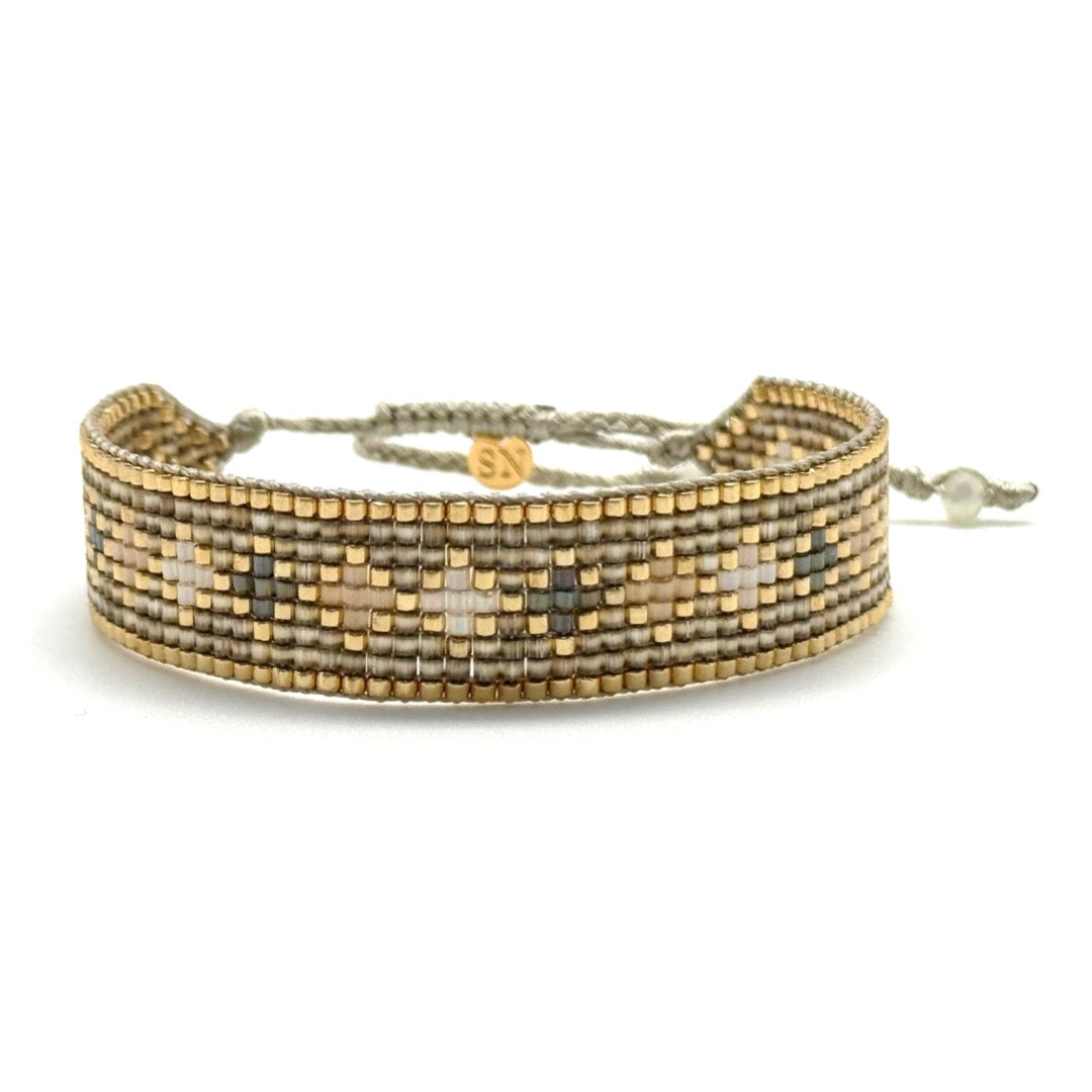 Pulsera Miyuki Jazmin  & Gold – Hecha a mano, baño de oro, diseño geométrico elegante