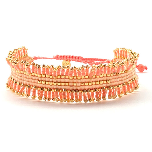 Pulsera Miyuki Creamy Peach Flecos – Hecha a mano, baño de oro, diseño geométrico elegante