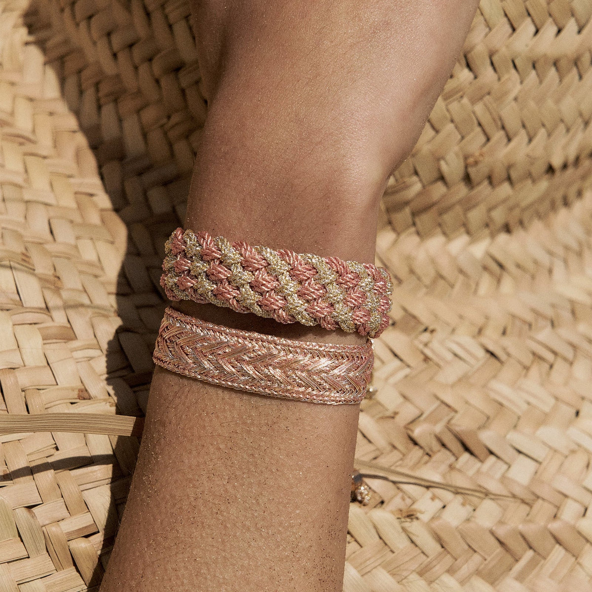 Pulsera Diyah Nº2 – tejido sfifa a color · hecha a mano en Marruecos