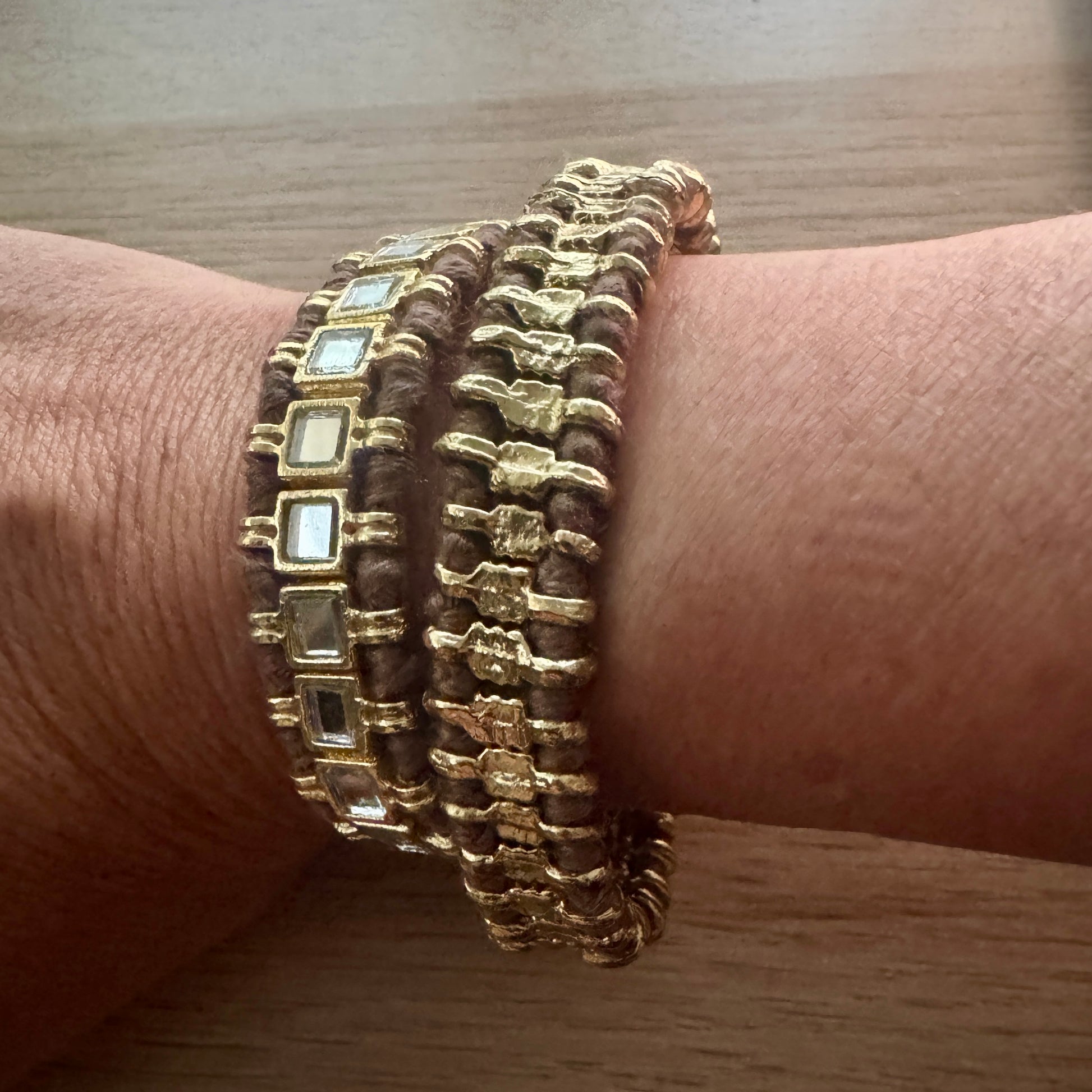 Pulsera da dos vueltas hecha en India 