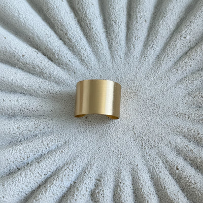 Anillo Amanda ajustable satinado baño de oro 18K – Trovare Chile