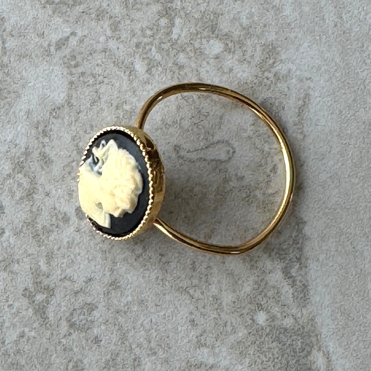 Anillo Cameo Negra Pequeño - Resina - Hecho en Italia
