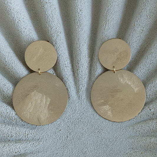 Aros Bella doble disco satinado baño de oro 18K – vista 2 – Trovare Chile