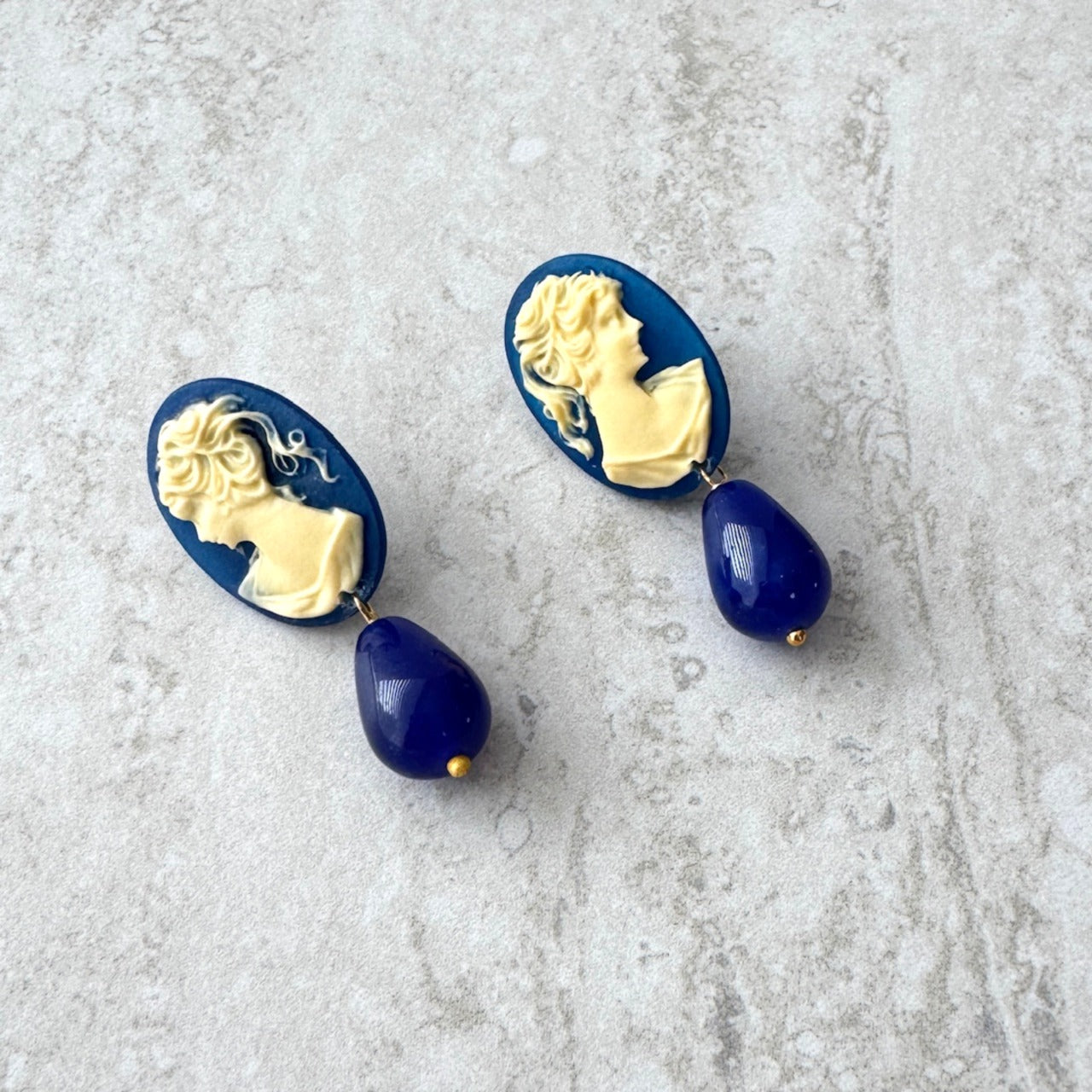 aros resina azul con cameo italiano