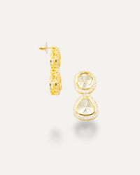 Aros Zia: joyas de inspiración india con diseño Polki, baño de oro 18K y cristales corte diamante. Elegantes, luminosos y sofisticados, ideales para destacar en cada ocasión.