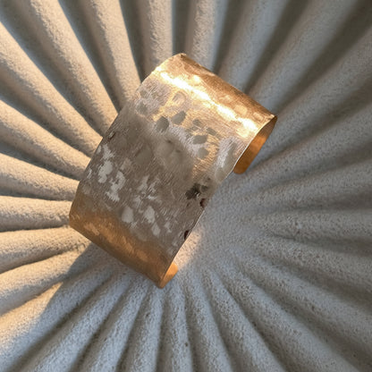 brazalete ancho baño oro adaptable
