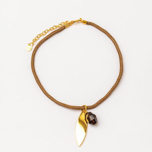 Collar ajustable con cuarzo ahumado y hoja baño de oro 24k