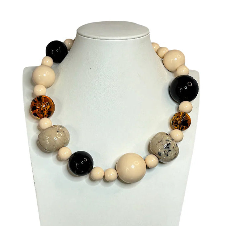 Collar Baco artesanal en resina italiana, diseño monofilamento elegante – Trovare Chile