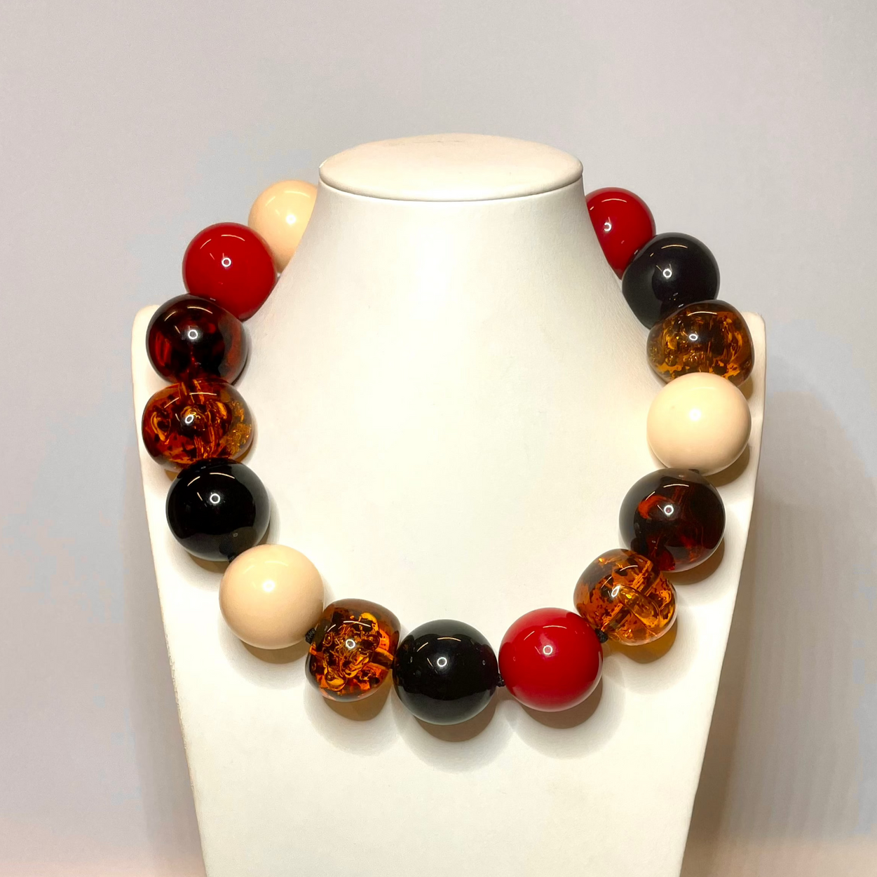 Collar Carioca multicolor de resina italiana artesanal, ultraliviano – Trovare Chile

