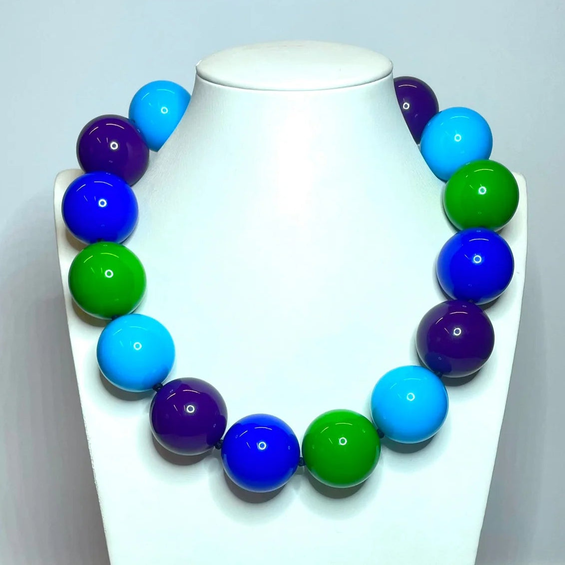 collar resina corto pelotas azul verde