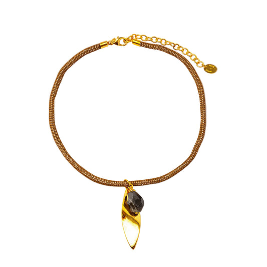 collar hecho en España baño de oro y citrino diseño moderno