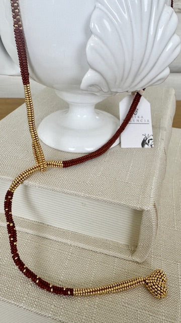 collar largo ajustable hecho en miyuki color cafe