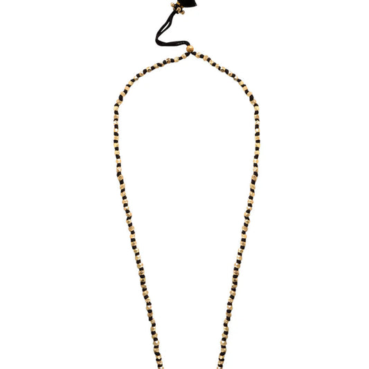 Collar artesanal Noorani Neckstring de diseño elegante y femenino
