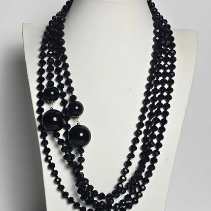 collar negro cristales y resina que da cuatro vueltas italiano