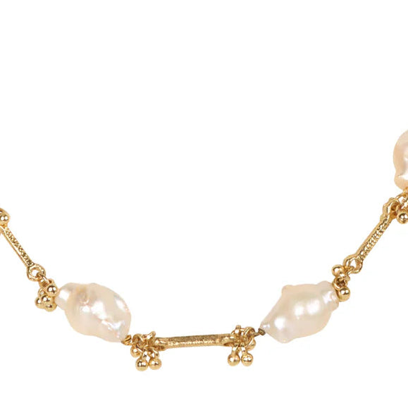 detalles collar corto perlas