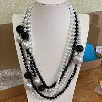 collar de cuatro vueltas perlas cristales blanco y negro