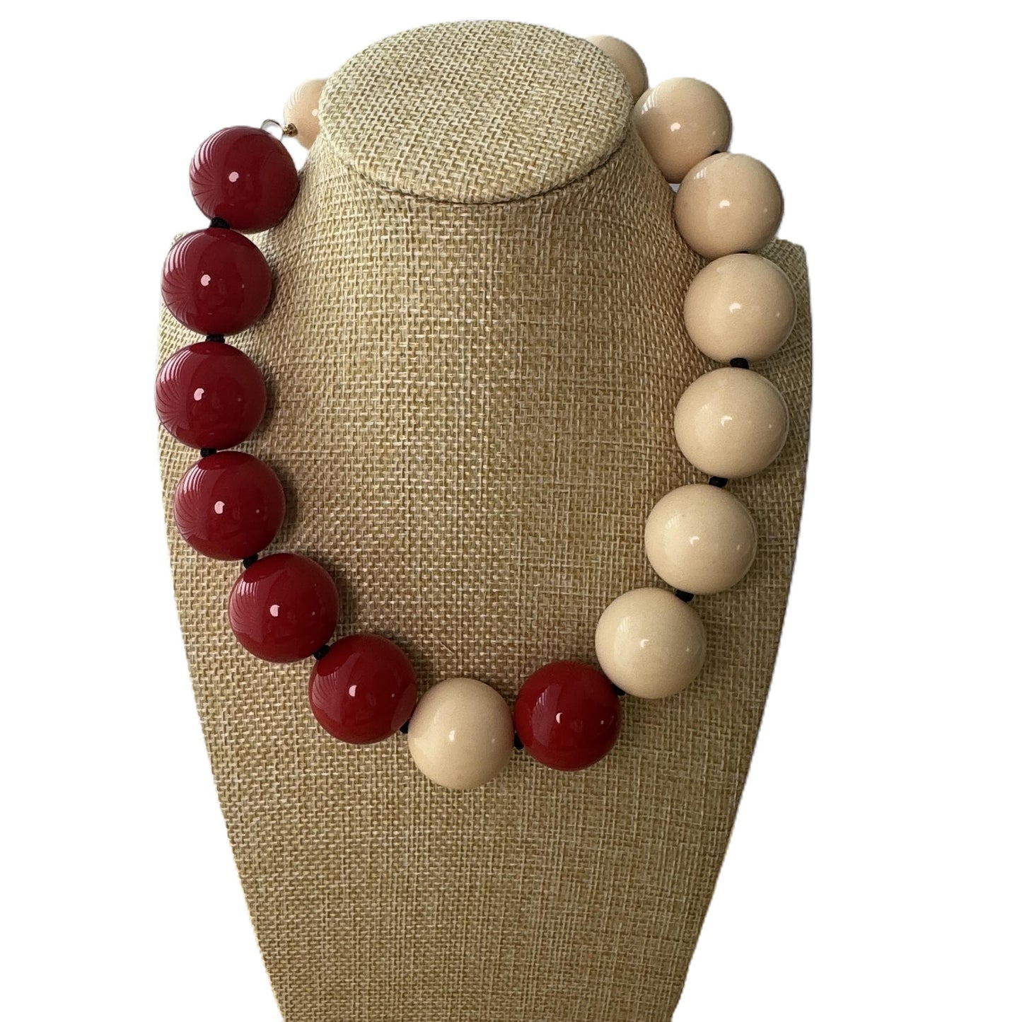 collar resina hecho en italia nude y rojo