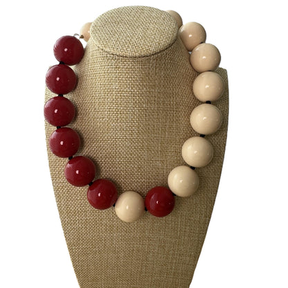 collar resina hecho en italia nude y rojo