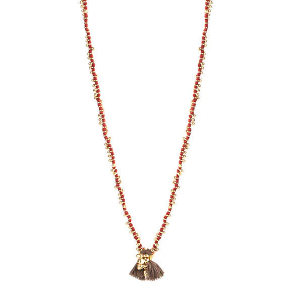 collar terracota largo con dorado y pompon