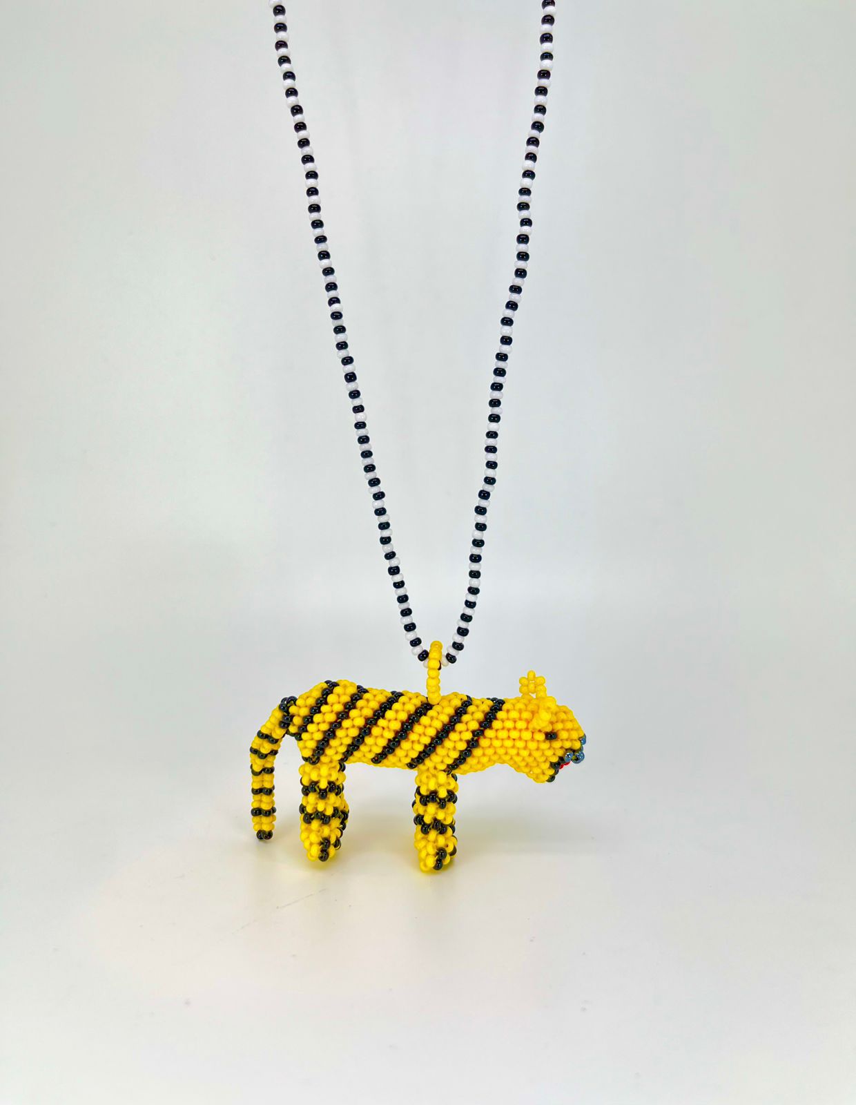 collar mostacilla largo tigre
