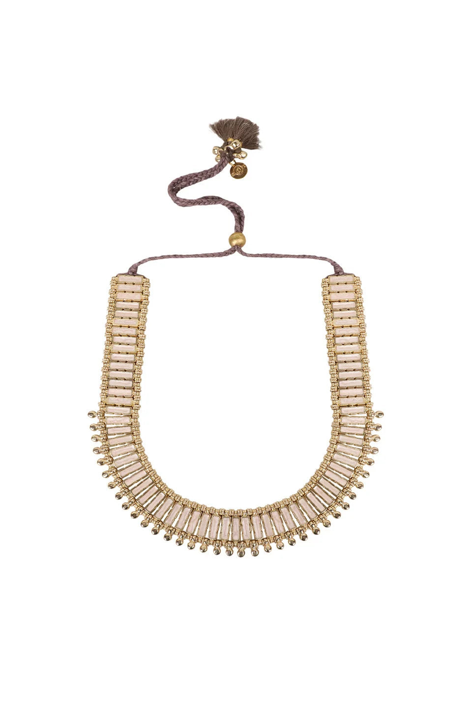 Collar Qabeela marfil con placas de esmalte, bordes dorados y cordón ajustable