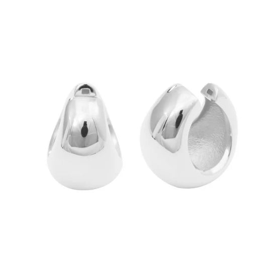 Detalle del piercing Clarear plateado con diseño fino – Anna Prata | Trovare Chile