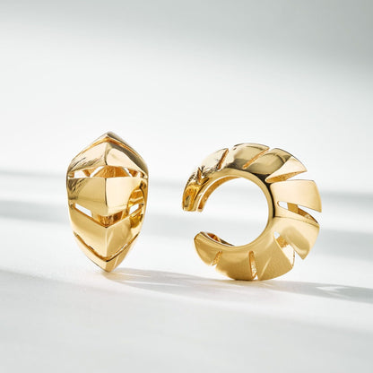 Detalle del piercing Ivy en baño de oro 18k con diseño minimalista - Anna Prata / Trovare Chile 