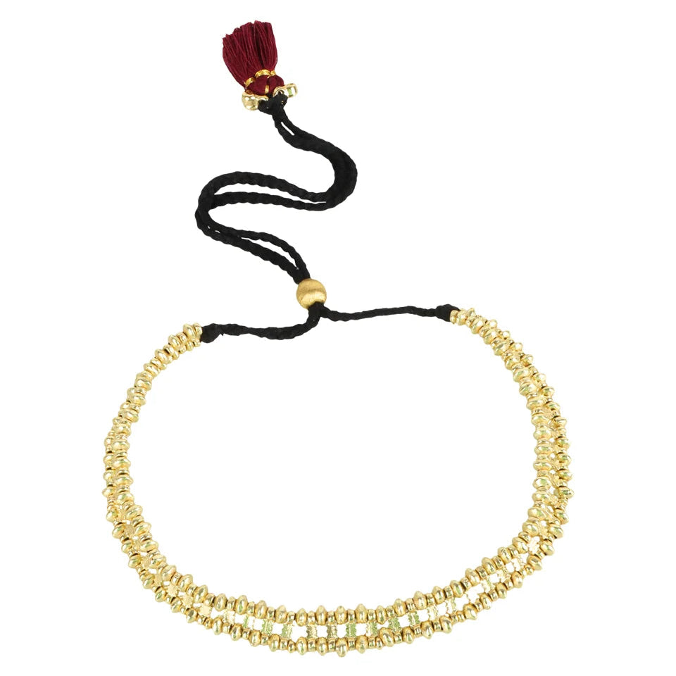 Collar Marina Dorado con pequeños espejos, cordón negro ajustable y borla burdeo