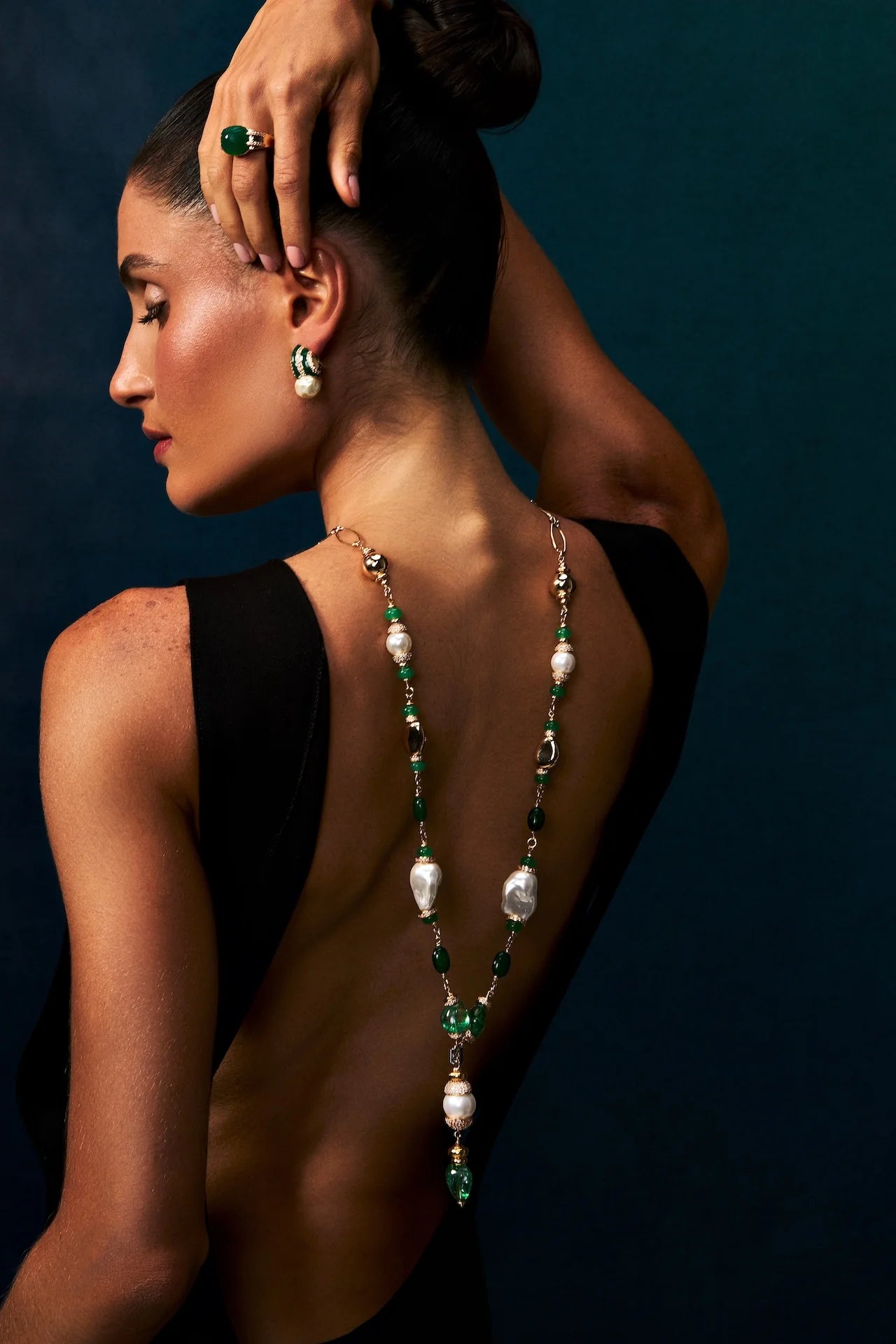 collar elegante mujer largo verde con perlas y cristales joya sofisticada italiana