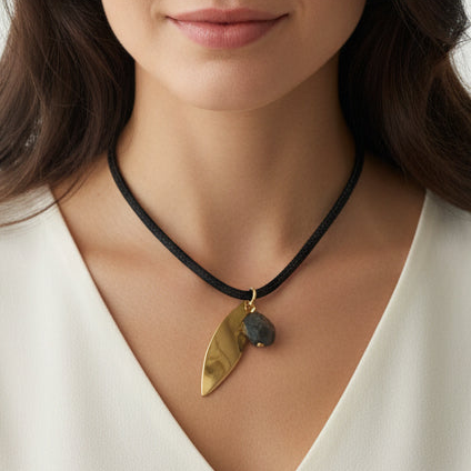 Collar Labradorita con Hoja 24k