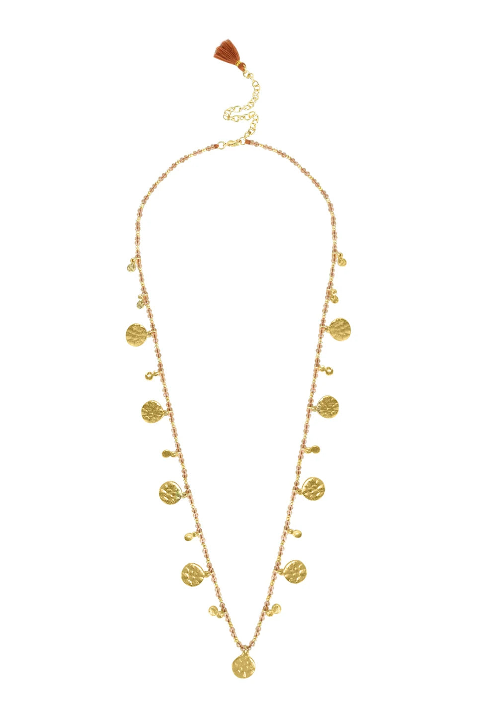 Collar Myra Dorado de House of Tuhina: cuentas champagne con monedas doradas martilladas y cadena de extensión, hecho a mano en India