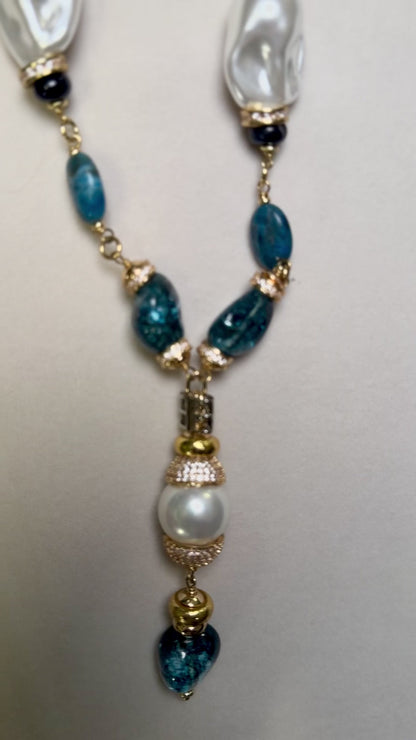 Collar Azul Largo con Perla Graz