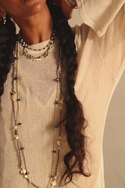 Video de Modelo con collares India