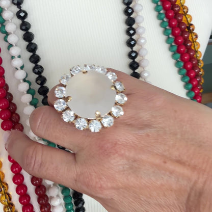 Anillo Blanco con Cristales – Ajustable