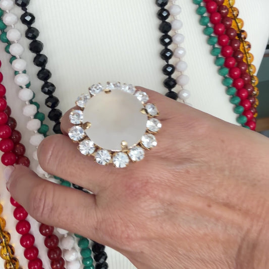Anillo Blanco con Cristales – Ajustable