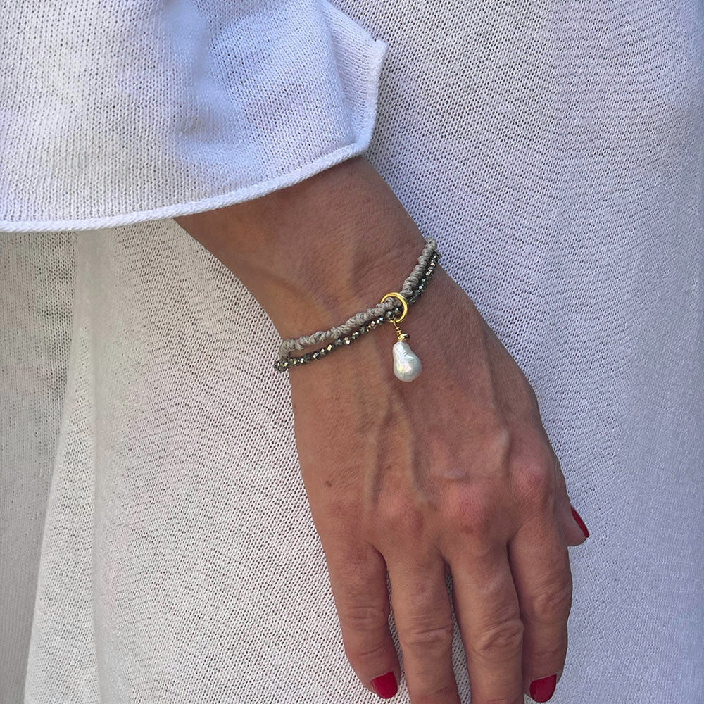 Pulsera de lino con pirita y perla barroca hecha en España