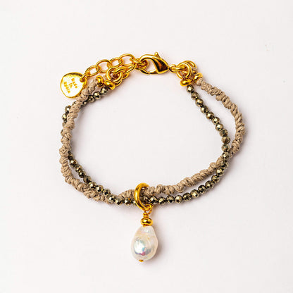 Pulsera de lino con pirita y perla barroca hecha en España