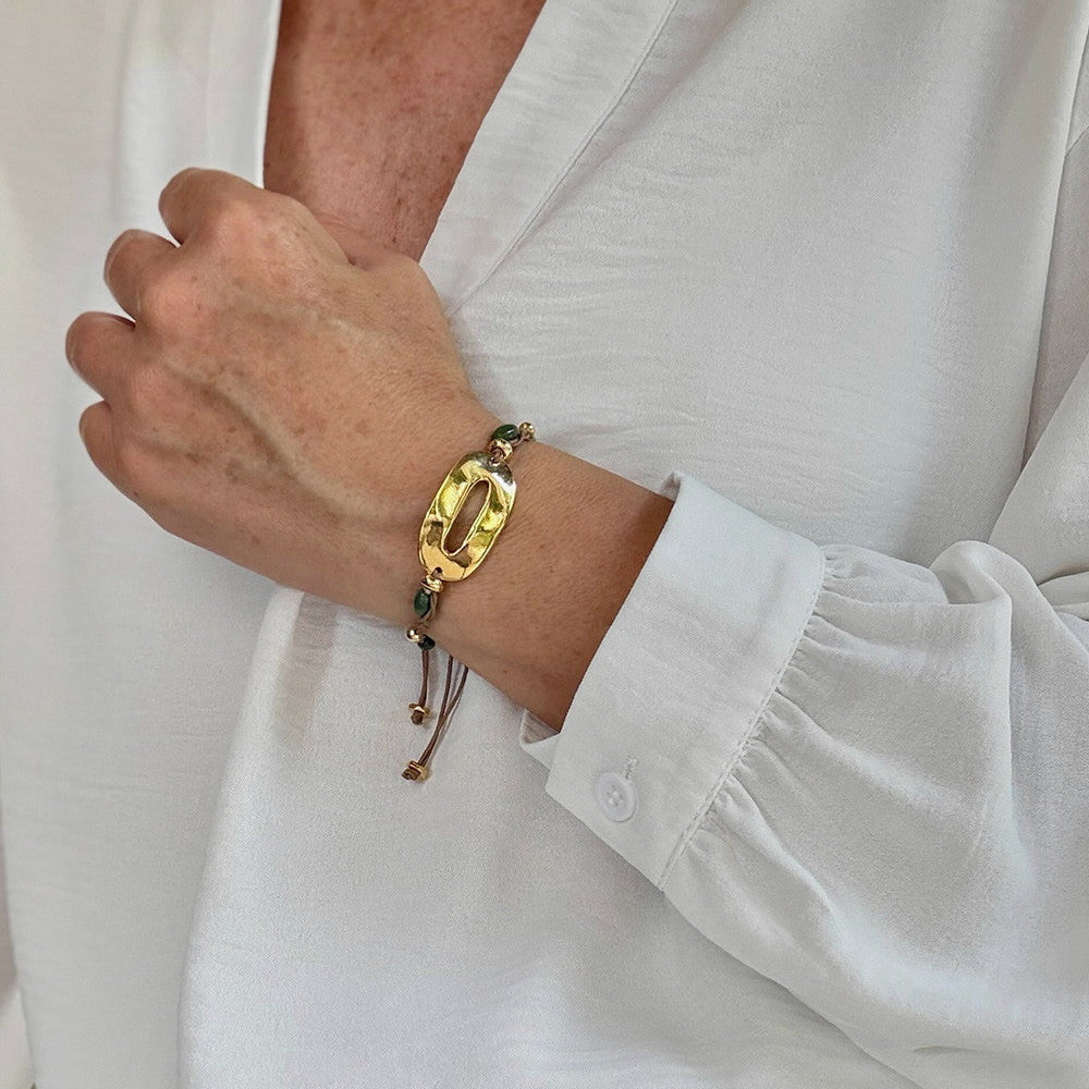 Pulsera trenzada a mano con ágata natural y detalles en oro 24k