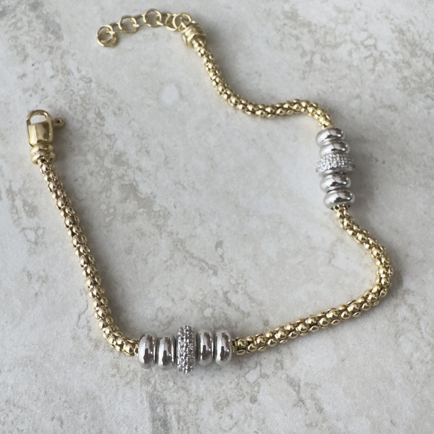 Bracciale Cilindri Lux – Twist en Plata 925 Baño de Oro con Pavé de Zircones