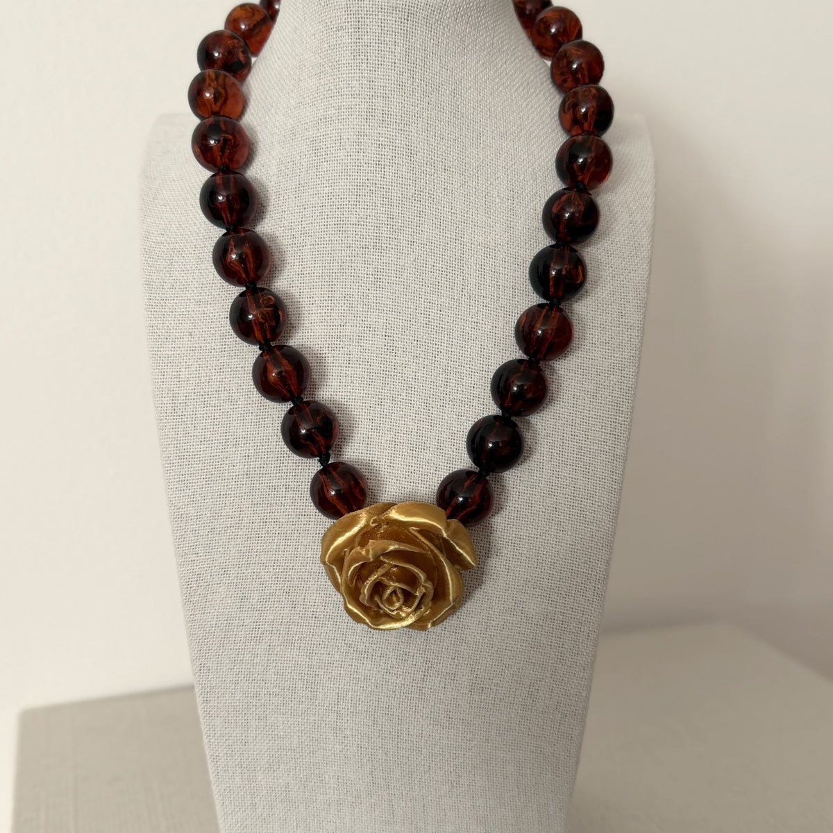 Collar Camelia Tartaruga – vista 3 – Trovare Chile