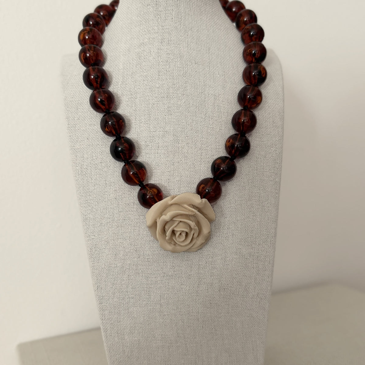 Collar Camelia Tartaruga – vista 4 – Trovare Chile